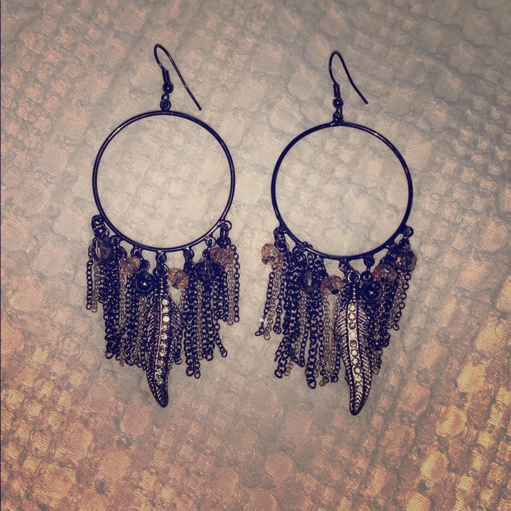Dangling hoop feather earrings